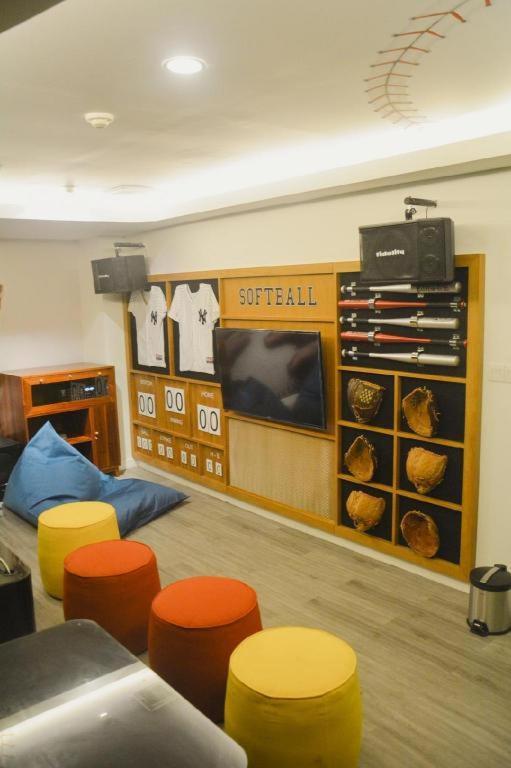 Berry Glee Thematic Hotel Кута Екстер'єр фото