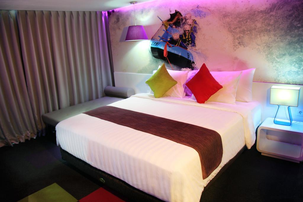 Berry Glee Thematic Hotel Кута Екстер'єр фото