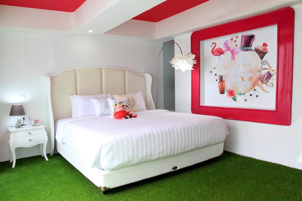 Berry Glee Thematic Hotel Кута Екстер'єр фото