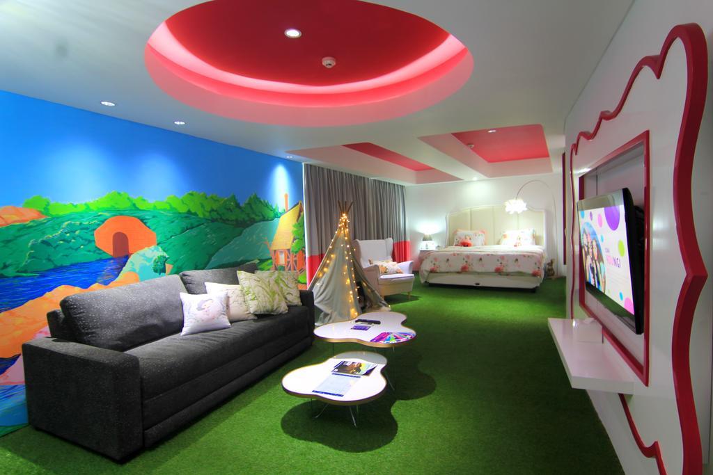 Berry Glee Thematic Hotel Кута Екстер'єр фото